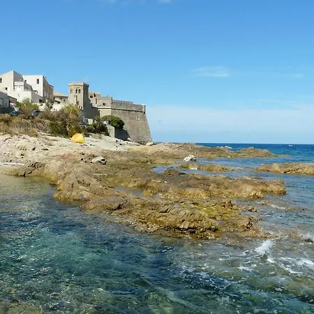 L'esquinade Algajola (Corsica)